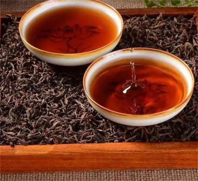 普洱茶是红茶还是绿茶？普洱茶中的散茶和茶饼之间的区别有哪些？(图1)